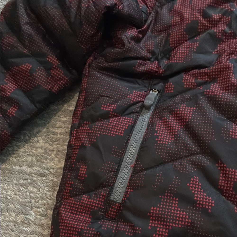 Under Armour Red and Black Camo Jacket NWT YXS - Picture 5 of 6